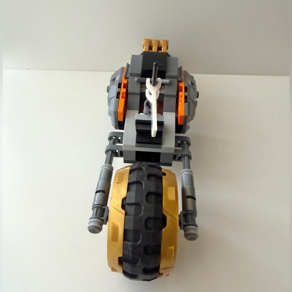 LEGO NINJAGO Cole's Dirt Bike Set (Retired Set) - Picture 8 of 10